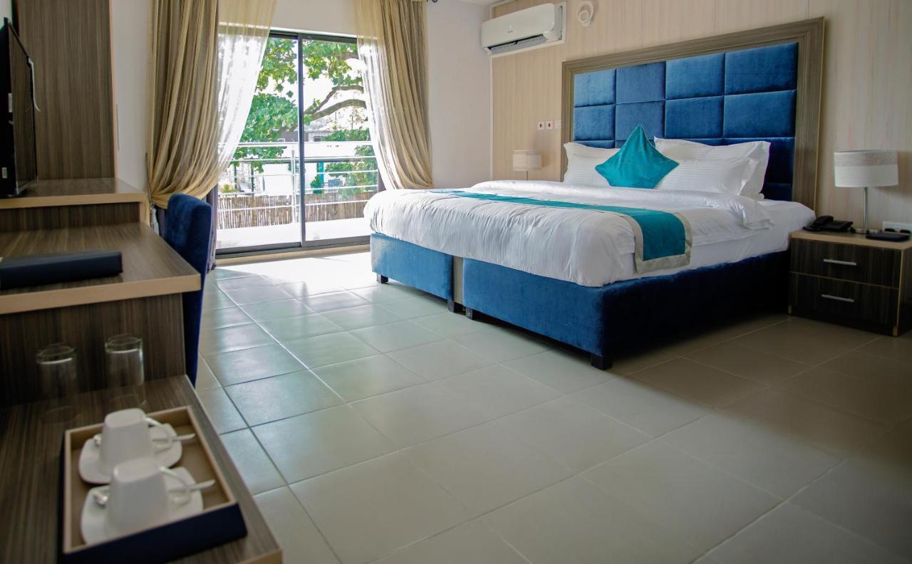 Riviera Suites Lagos Esterno foto