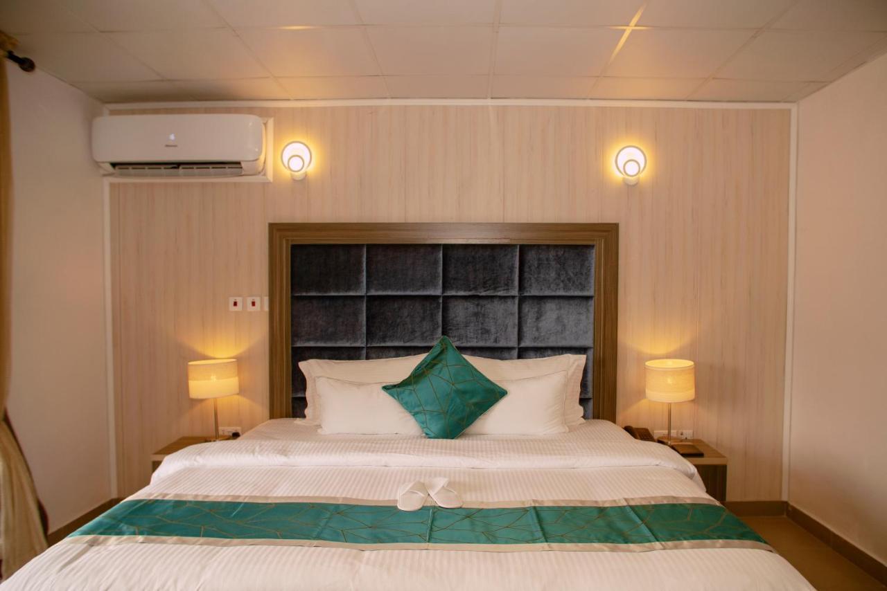 Riviera Suites Lagos Esterno foto