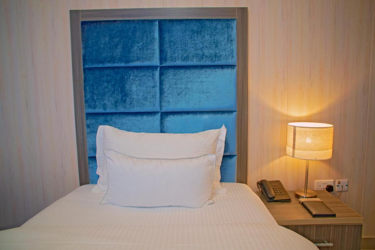 Riviera Suites Lagos Esterno foto