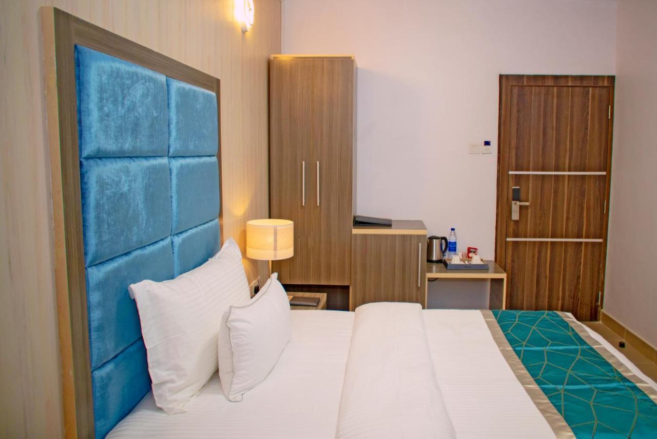 Riviera Suites Lagos Esterno foto