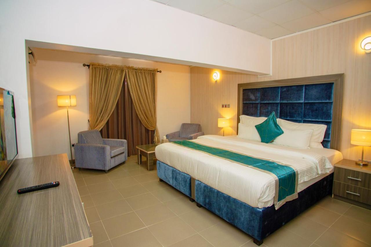 Riviera Suites Lagos Esterno foto