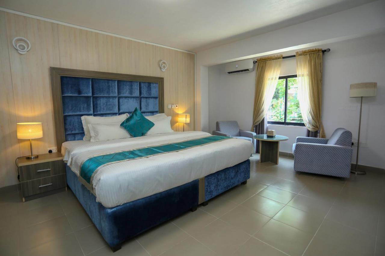 Riviera Suites Lagos Esterno foto