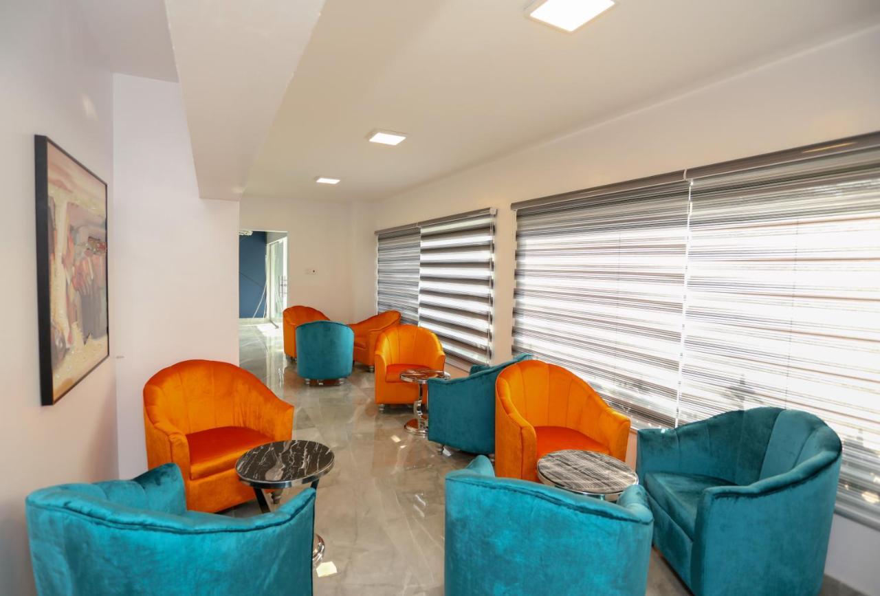 Riviera Suites Lagos Esterno foto