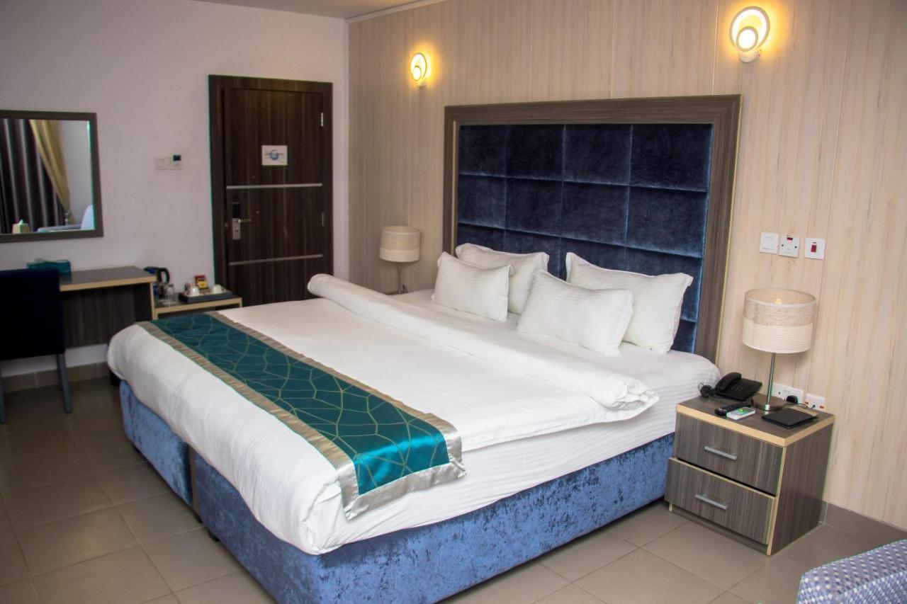 Riviera Suites Lagos Esterno foto