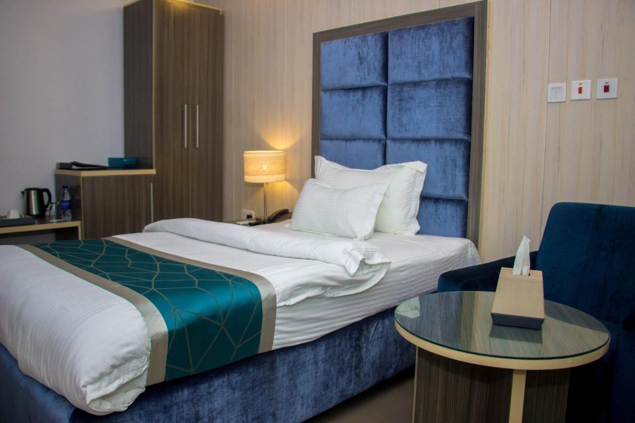Riviera Suites Lagos Esterno foto